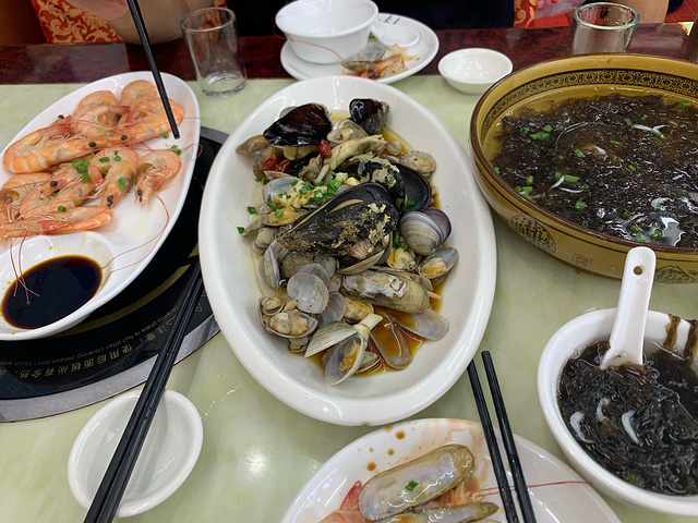 2024...吃的超级满足,虾很大,肉质饱满有弹性,吃完饭直奔朱家尖码头,因为沈家桥码头在下午五点多就关闭了_郑家海鲜排档(舟山店)-评论-去哪儿攻略