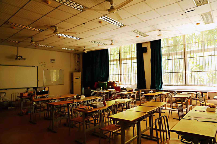 西南大学是一个花园式学府,学校面积很大,在全