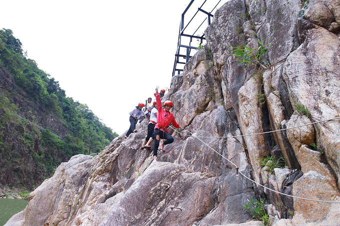 五指山大峡谷漂流图片