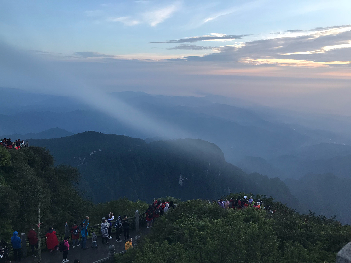 峨眉山怎么玩？吃喝玩乐防坑最全攻略！ （附峨眉山、乐山推荐路线） - 蚂蜂窝自由行