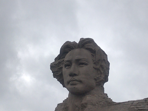 毛泽东青年艺术雕塑旅游景点图片