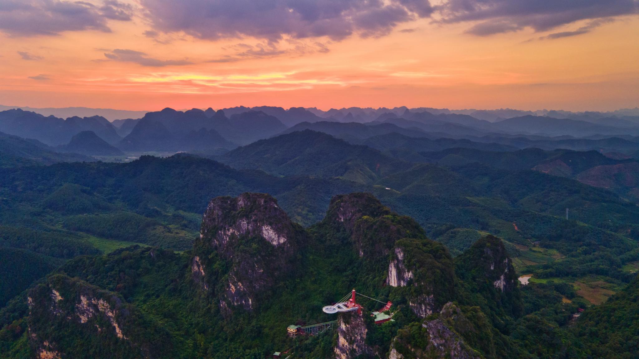 清远旅游，清凉翠竹林观赏传统京剧，汉服打卡喀斯特溶洞天坑！