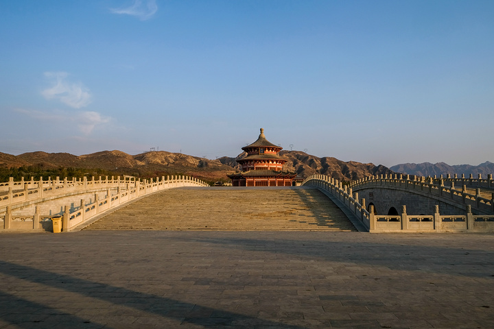 "中华黄河坛，位于宁夏回族自治区吴忠青铜峡风景区，是黄河金岸的标志性建筑_中华黄河坛景区"的评论图片