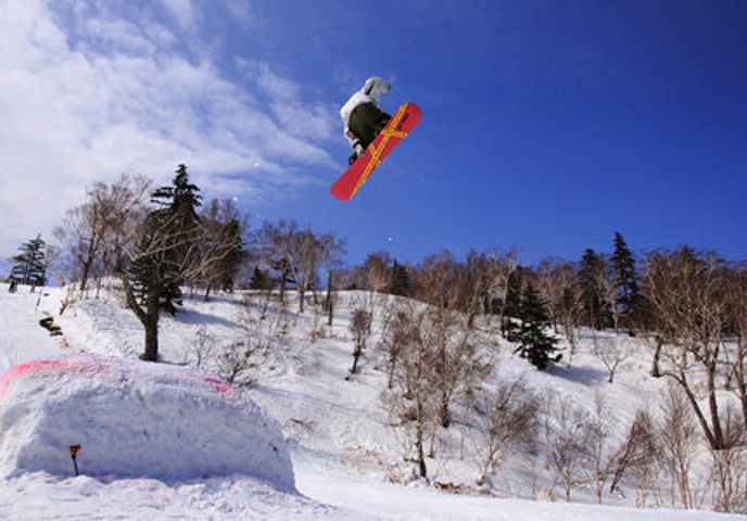 "札幌国际滑雪场位于定山溪温泉街附近的山区，背靠朝里岳，距离札幌市约60分钟车程，距离小樽约40..._札幌国际滑雪场"的评论图片