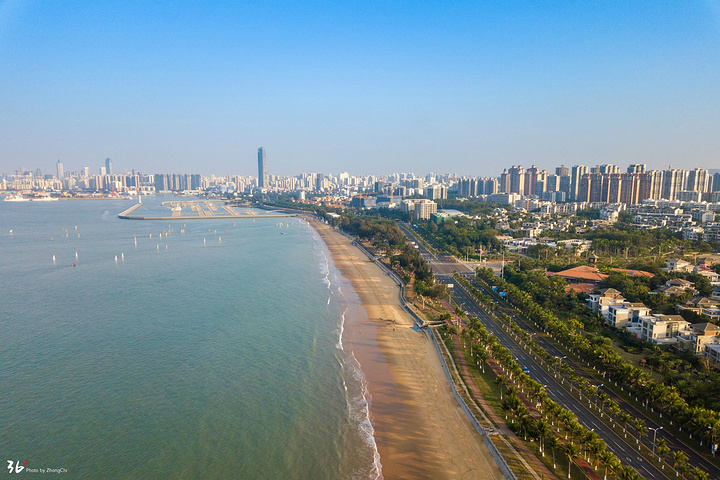 "海口开放的海滩位于城市西部，假日海滩与西秀海滩连成一片带状，统称为西海岸带状公园_西秀海滩公园"的评论图片