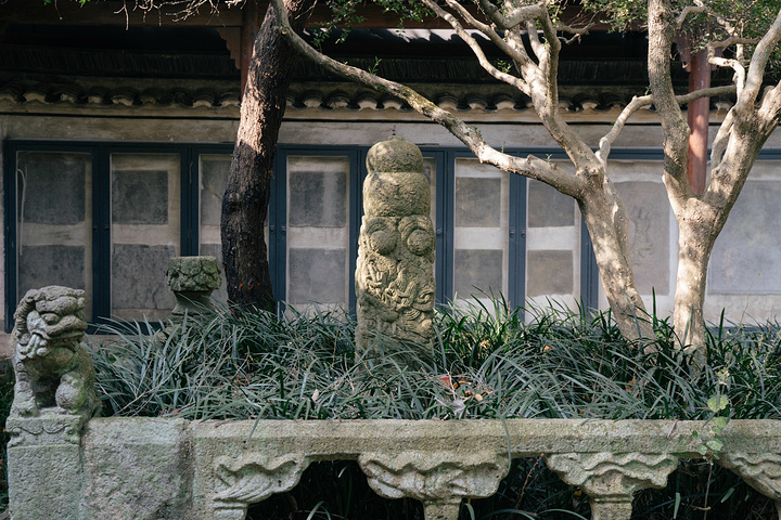 "...后院则是一个非常大的花园，作为中国十大园林之一的绮园，妙用了“山随水转,山因水活”叠山理水园论_绮园景区"的评论图片