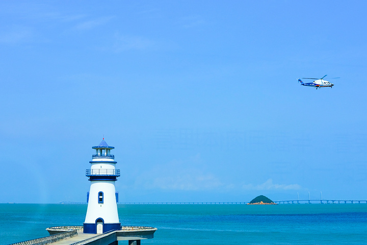 "这里是 珠海 海景的最佳观景点，眺望港珠澳大桥、海边玩沙嬉戏的孩童、偶然略过天空的飞机_爱情邮局"的评论图片