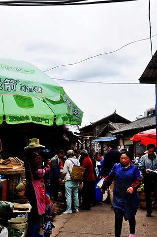 途中的风景很美,我们惊叫连连···真是乡巴佬进城的感觉····是