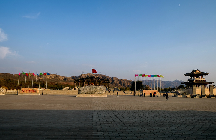 "中华黄河坛，位于宁夏回族自治区吴忠青铜峡风景区，是黄河金岸的标志性建筑_中华黄河坛景区"的评论图片