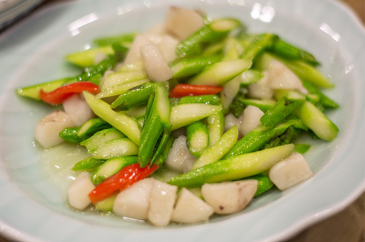 酒店内有独立的咖啡馆和餐厅在餐厅内可以吃到地道的丽水菜这些菜品