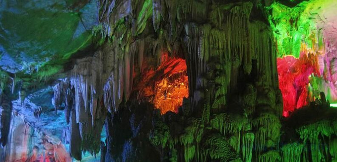 玫瑰岩位于桂林全州大西江镇五星村,中国第一个以爱情为主题的旅游