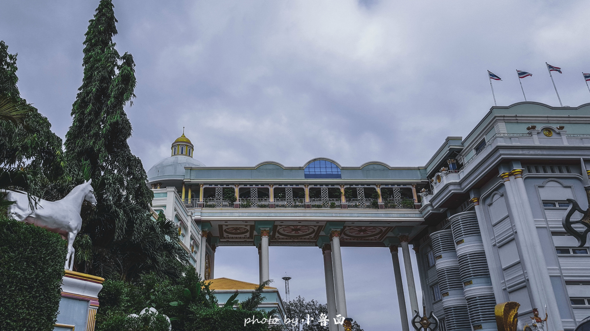 【携程攻略】芭堤雅富贵黄金屋景点,泰国首富谢国民的私家花园，也是流星花园的拍摄地，里面非常大气漂亮…