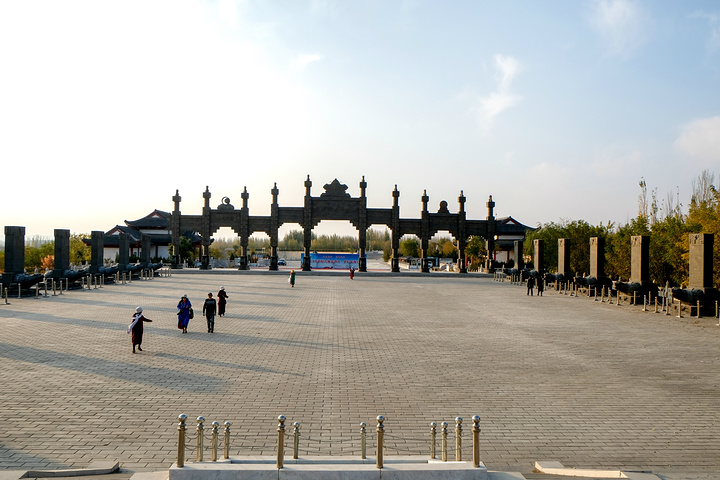 "中华黄河坛，位于宁夏回族自治区吴忠青铜峡风景区，是黄河金岸的标志性建筑_中华黄河坛景区"的评论图片