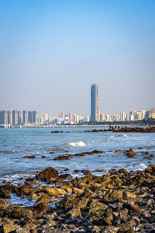 "海口开放的海滩位于城市西部，假日海滩与西秀海滩连成一片带状，统称为西海岸带状公园_西秀海滩公园"的评论图片