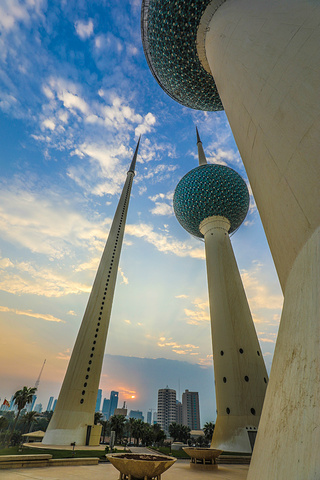 "属于必去的景点！到了晚上打车去科威特塔这个地方非常值得看，门票🎫5块第纳尔可以刷卡_科威特塔"的评论图片