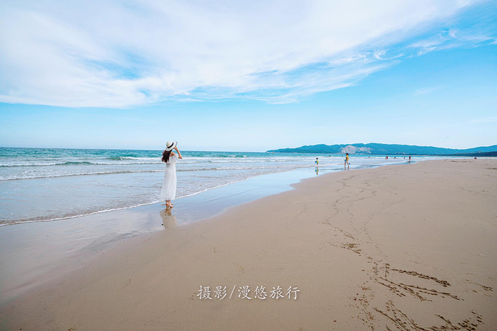 "放眼望去，沙滩上的人极少，这和一到了夏天某些海域就像下饺子一样的盛况截然不同_海棠广场"的评论图片