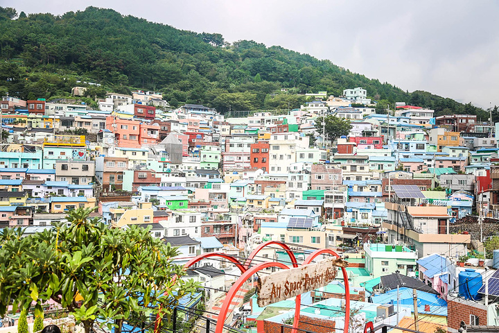 "更多的美景，还是需要你亲自过来感受。甘川文化村，现在已经成了很多文艺青年来 釜山 必打卡的景点之一_甘川文化村"的评论图片