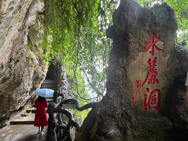 "阴雨天气的大瀑布景区真的宛如人间仙境，虽然全身都是水汽，但眼睛得到了满足_黄果树瀑布"的评论图片