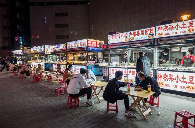 骡马市步行街美食集市