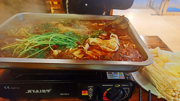 "湘菜真的很好吃，美滋滋的烤鱼，虽然是 桂林 人，但是桂北的家乡吃的都是湘菜，可符合口味了，不过..._东江湖旅游区"的评论图片