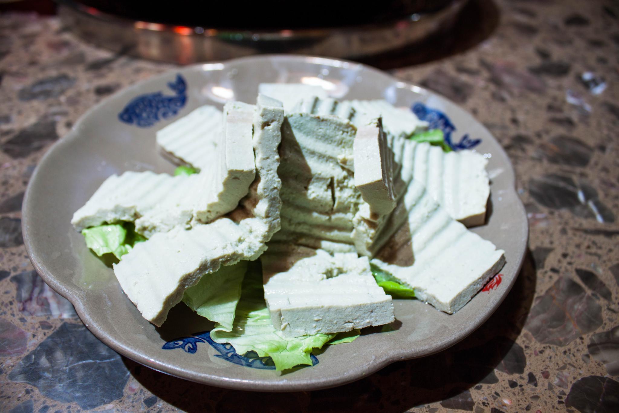 渝大狮家的素菜也很足量,藕片,方竹笋,黑豆腐都很入味,荤素搭配吃起来