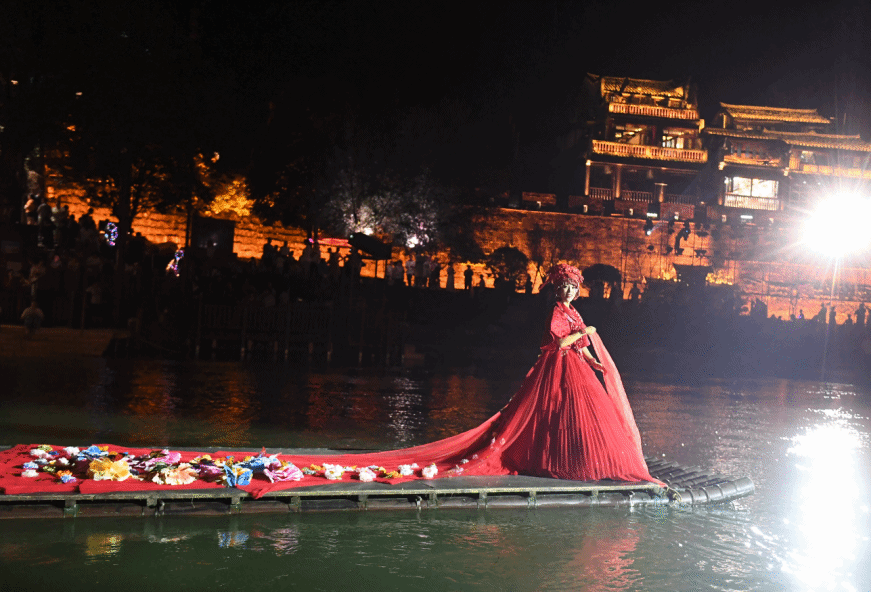 畅游凤凰古城 还有难忘的沱江夜游-凤凰旅游攻略-游记-去哪儿攻略