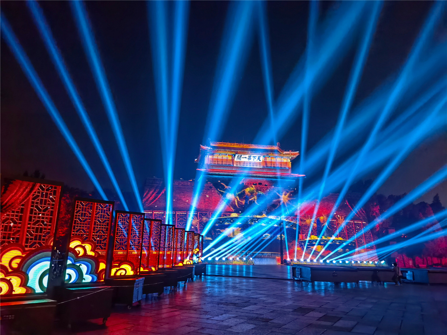 山海关夏日旅行全攻略，古城秒变不夜城，各种演出，夜秀齐登场