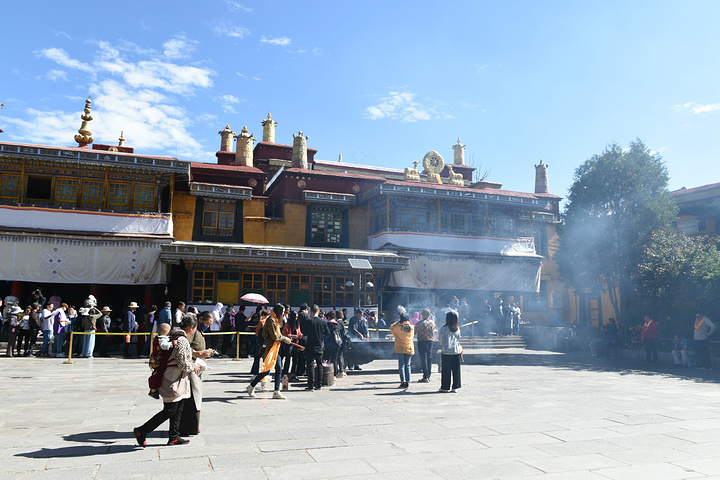 "扎基寺位于拉萨市北郊的扎基路上，是全西藏唯一的一座财神庙,也是藏传佛教格鲁派寺庙色拉寺的分寺、..._扎基寺"的评论图片