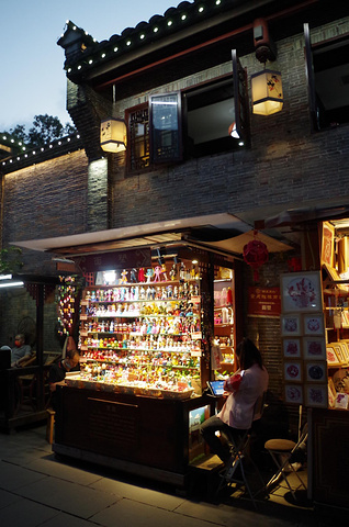 "锦里里面好多喝茶看戏的店，感兴趣的可以试试锦里的入口就在武侯祠入口附近_锦里"的评论图片