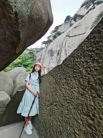 "五一假期，徒步的人不少，从南大门到索道上站一路上登山舒适度都很好。哦，攀岩也没试过，不知道手劲够不够_天柱山"的评论图片