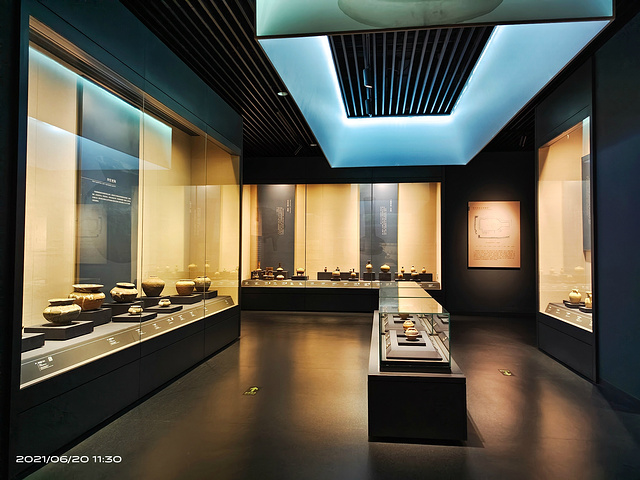 "博物馆是一座古色古香的仿古式高层建筑，为汉唐风格，地下一层、地上五层，是滕州的标志性建筑。滕州博物馆_滕州市博物馆"的评论图片