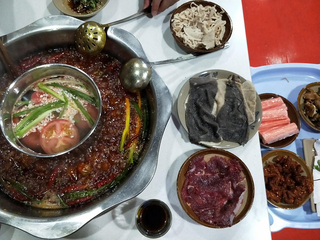 "尤其是最后的那盘麻辣牛肉，简直辣到胃里面去，后面足足喝完一瓶豆奶+纯牛奶才能缓过来，过瘾！好吃_青年火锅(西村店)"的评论图片