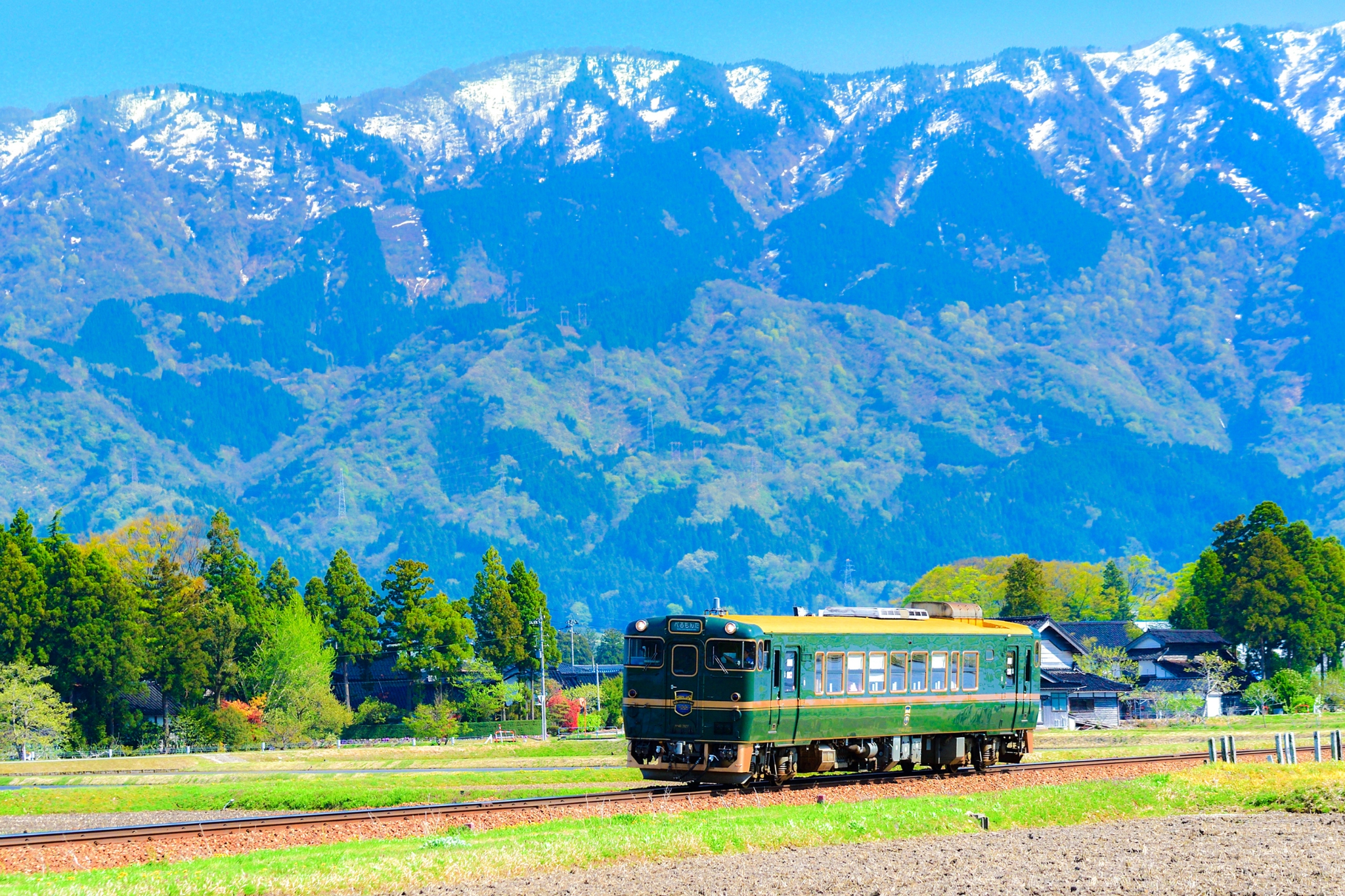 乘着火车游日本 穿山越海赏美景