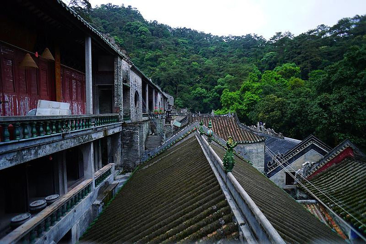 "前往飞霞山风景区，最好的方法就是游船+步行构成一幅一水远赴海，两山高入云的大自然美景出发吧朋友们_飞霞风景名胜区"的评论图片