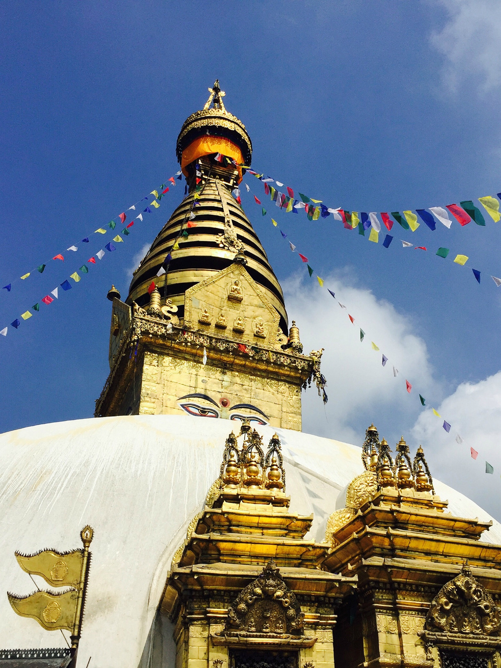 也是全世界最大的圆佛塔,可以说是尼泊尔的标志性建筑,几乎是必去的一