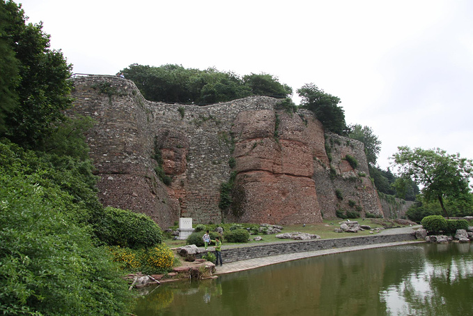 隐藏在深处的石头城景色优美