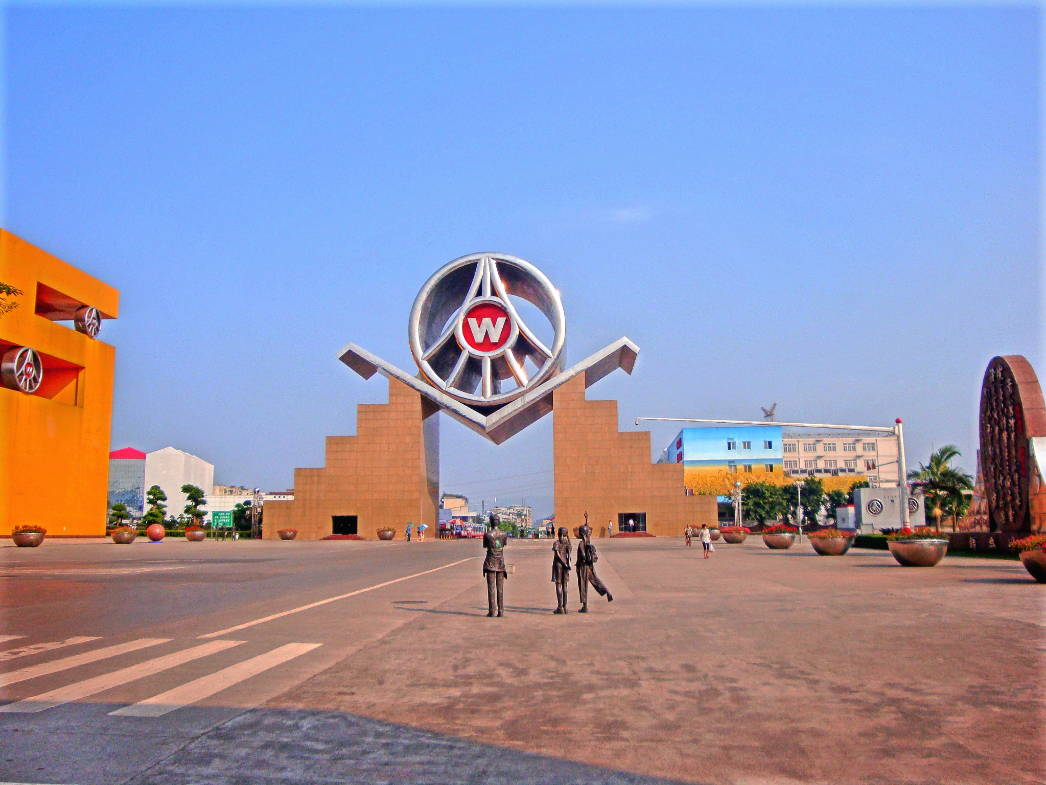 五粮液酒厂免费景点酒厂内独特的标志性建筑使其成为宜宾市又一景致