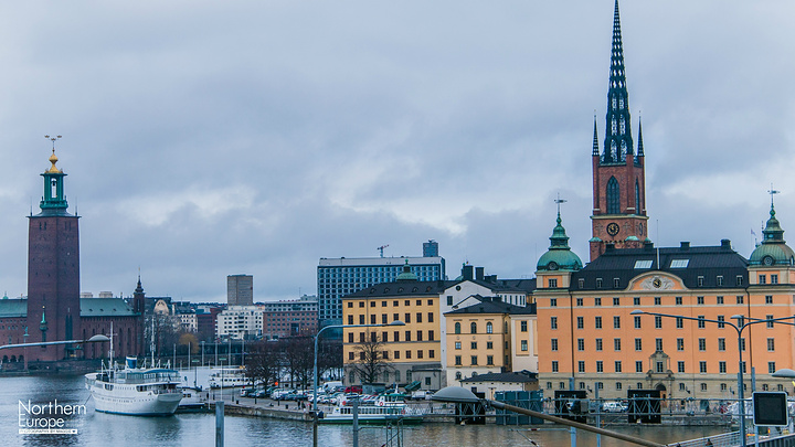 "推荐一个地势稍高又近的观景点(见图)，阳光照射在老城五颜六色的建筑上，色彩丰富_斯德哥尔摩大教堂"的评论图片