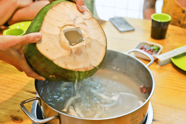 嗲嗲的椰子鸡(大东海店)