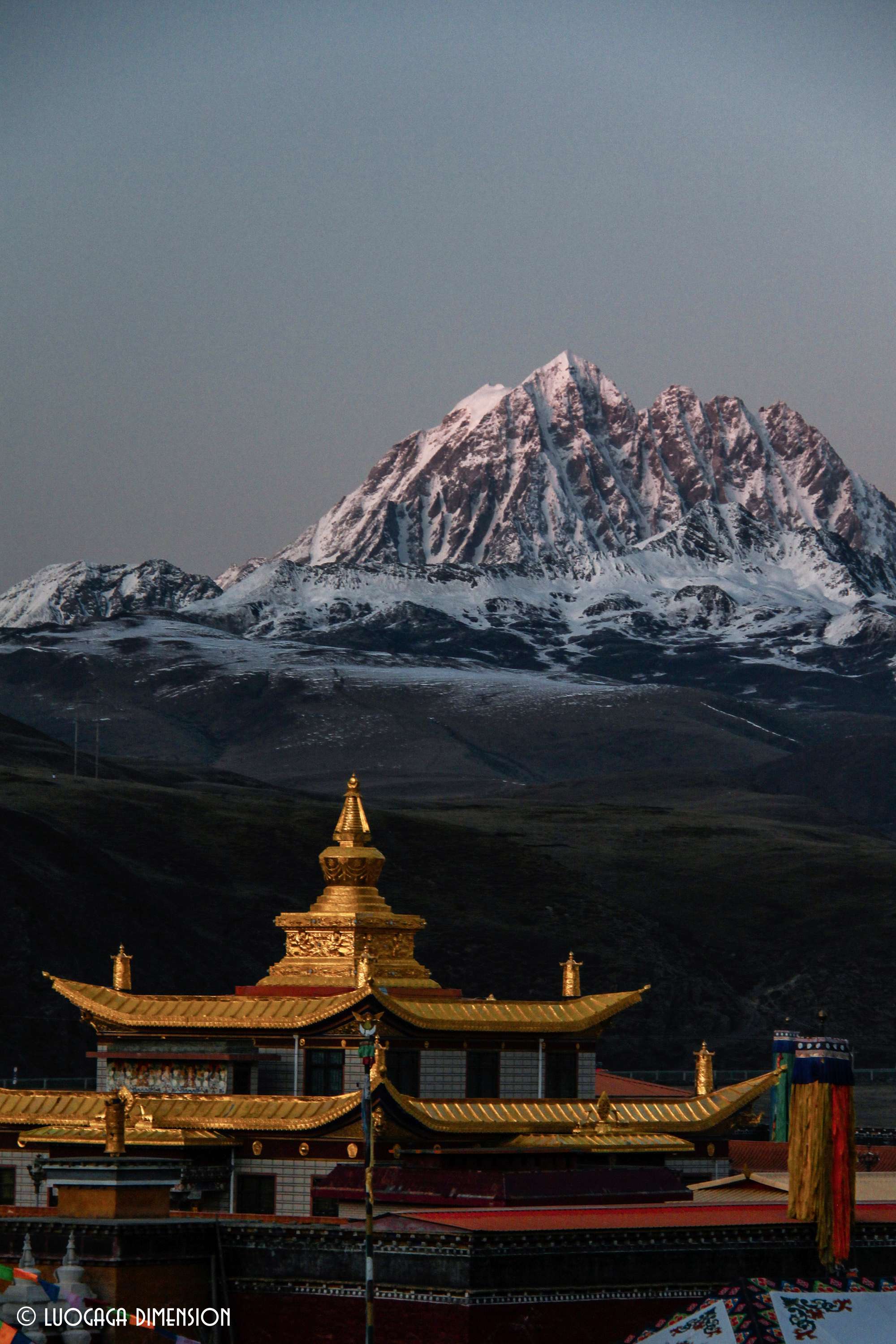 木雅大寺雪山图片