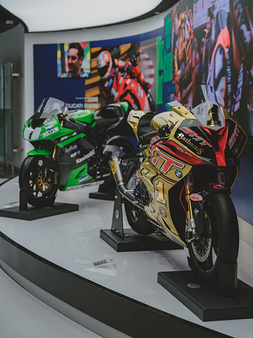 "这里共有4层，摩托赛车、方程式赛车以及公路赛车都可以在此参观_澳门大赛车博物馆"的评论图片