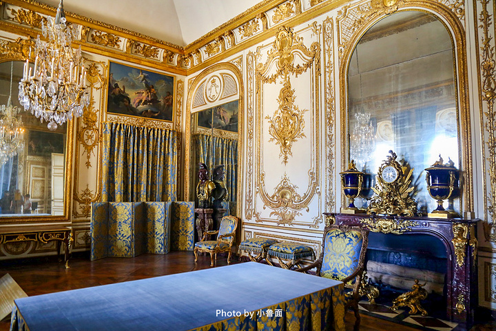 "凡尔赛宫值得花一天时间去参观,尤其是酷爱艺术,油画的人.