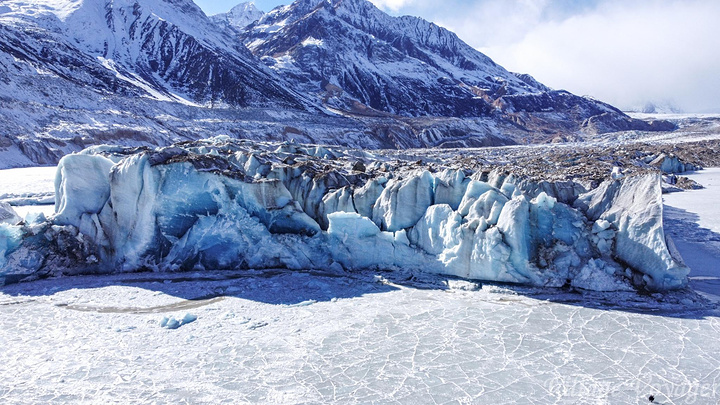 "...到了，来古冰川是西藏最著名，也是规模最大的冰川之一，这里冰川与蓝天、湖泊相互映衬，景色极为壮美_来古冰川"的评论图片