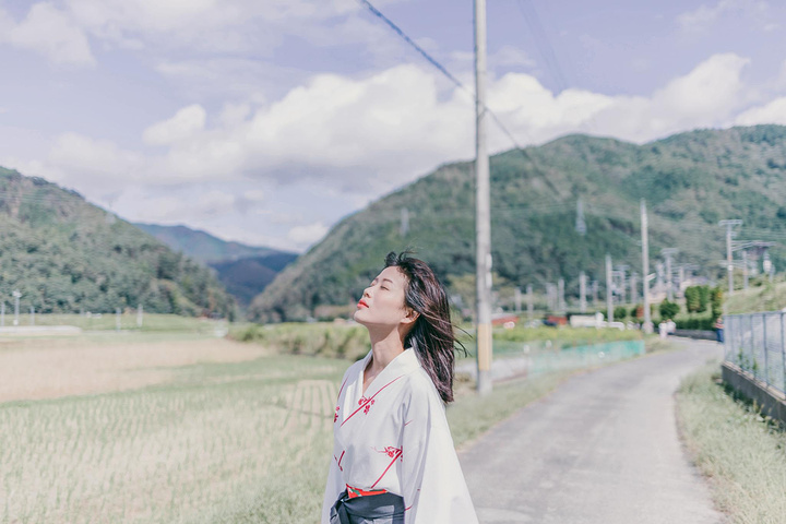 "这个季节其实路上景色不好看，如果是樱花季或枫叶季就会很美。在岚山穿和服的人很少。这是粥～很好喝_岚山"的评论图片