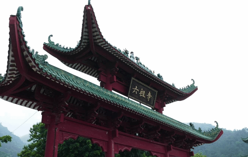 六祖寺位於廣東省肇慶市四會貞山風景旅遊區內,原寺始建於唐代,距今