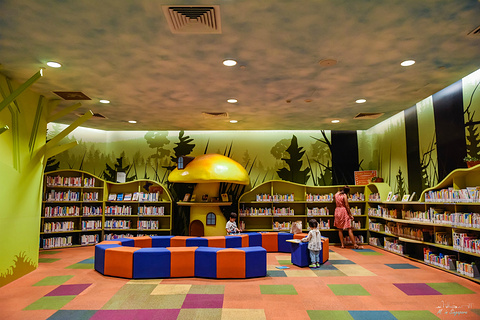 新加坡国家图书馆的图片