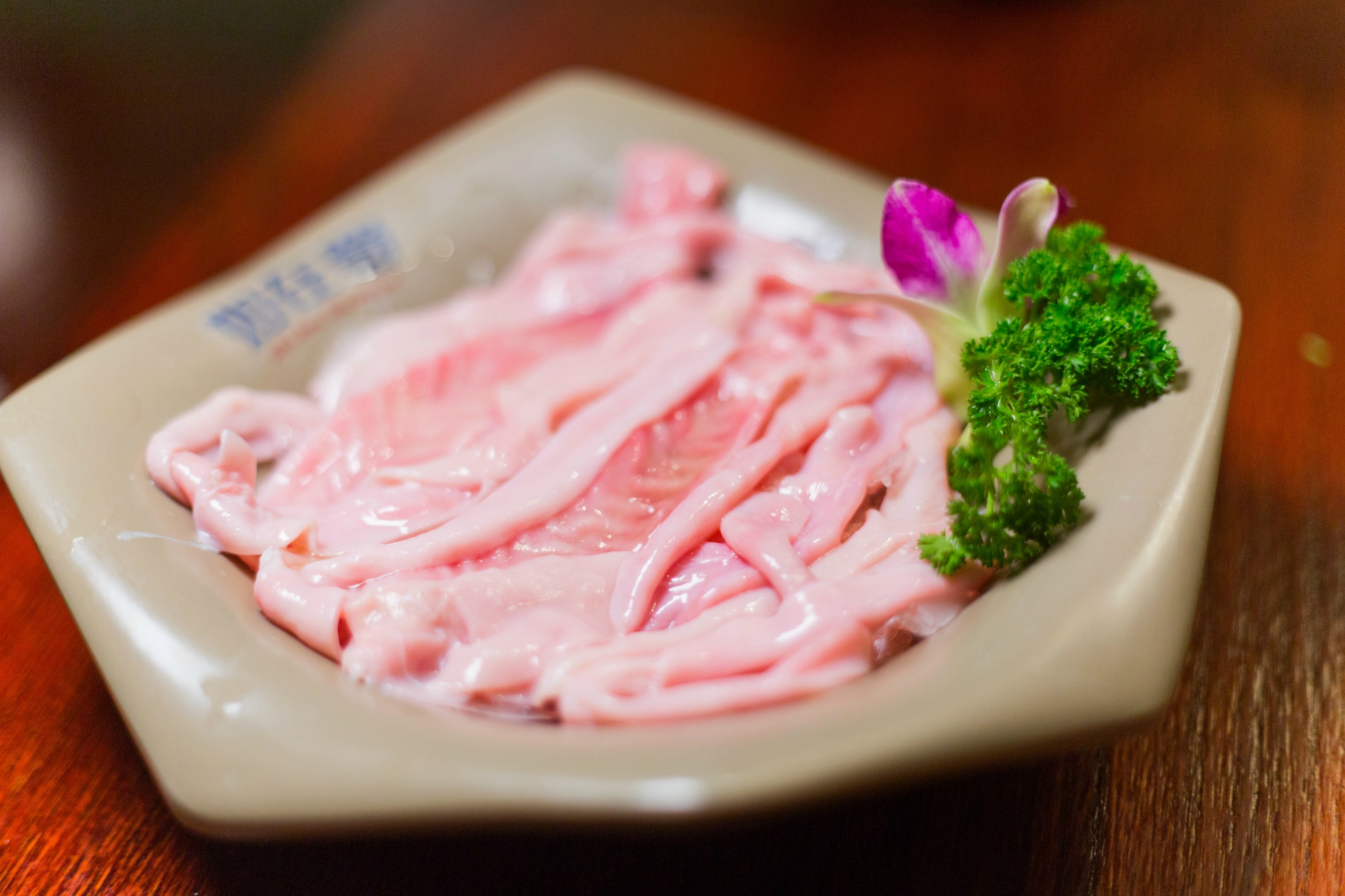 鹅肠 吃成都火锅,鹅肠是必点的一道菜,脆脆的口感,价格也比较合适.