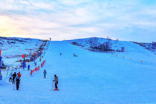 凤凰山滑雪场旅游景点图片