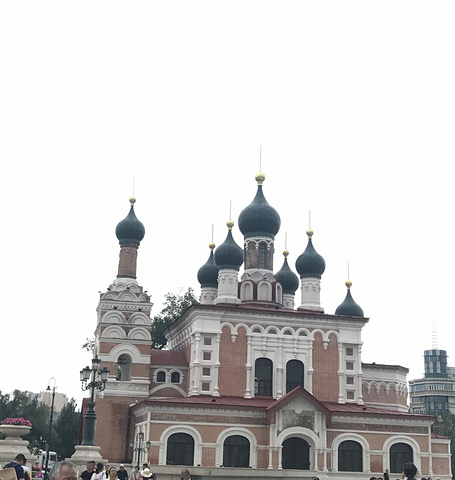 "忘了确切名字，但这种特别的建筑风格真的很魅力~还有路过的塞维尔教堂_圣阿列克谢耶夫教堂"的评论图片