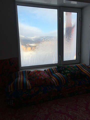 "房子外的风景（看着雪不厚，担心雪乡会不会也没雪，白来了）_二浪河景区"的评论图片
